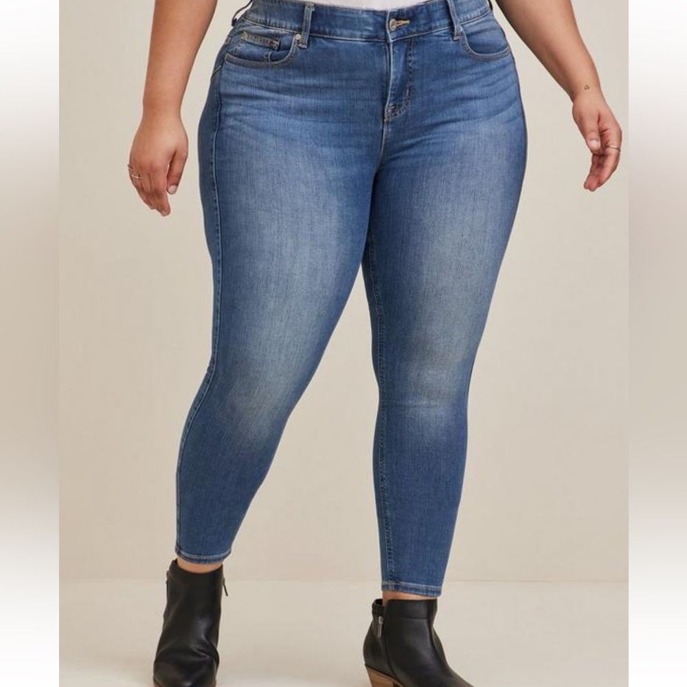 Torrid Bombshell Skinny Women's Jeans Size 18 short (18s)
